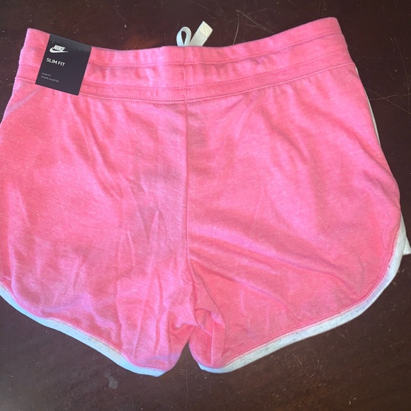 🌺$19 OFF RETAIL 🌺CLOSET CLOSING EVERYTHING MUST GO 🌺NWT NIKE VINTAGE SHORTS🌺 - Picture 2 of 7